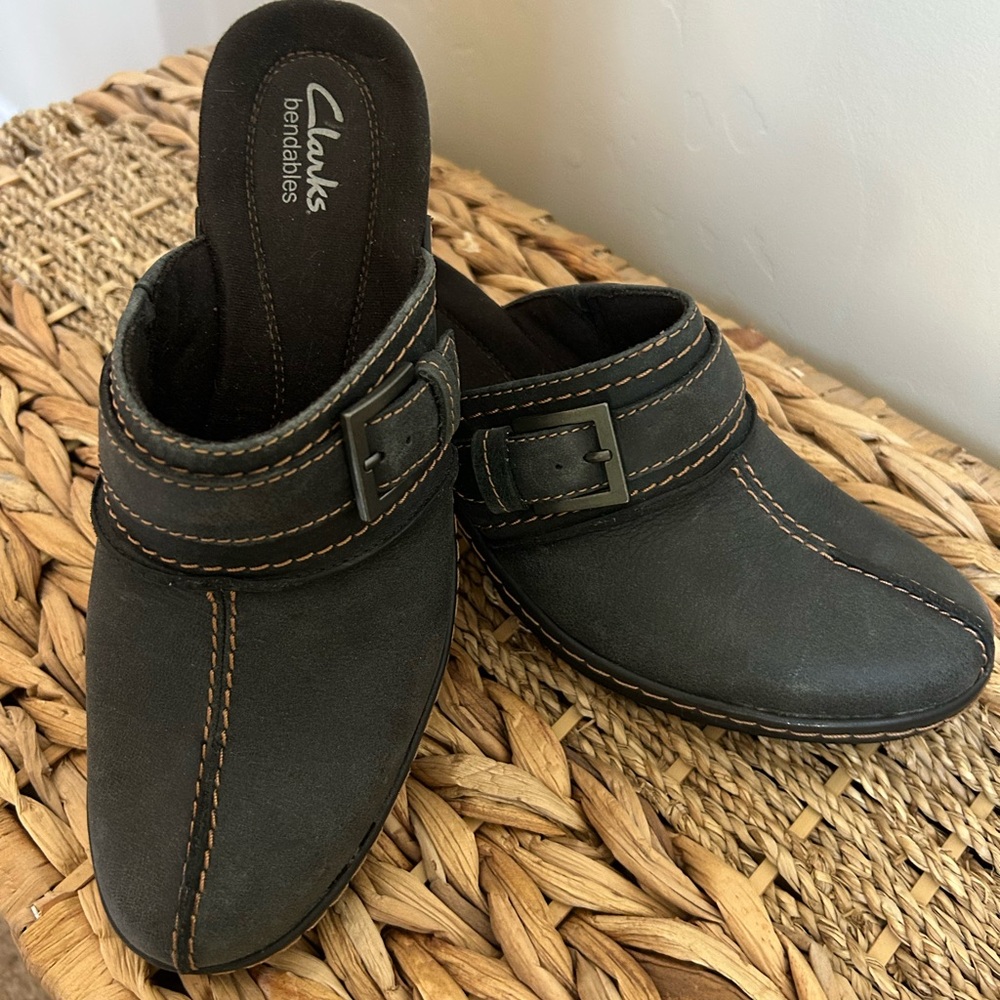 Clark’s Size8 Bendable Charcoal Leather Mule/Clog